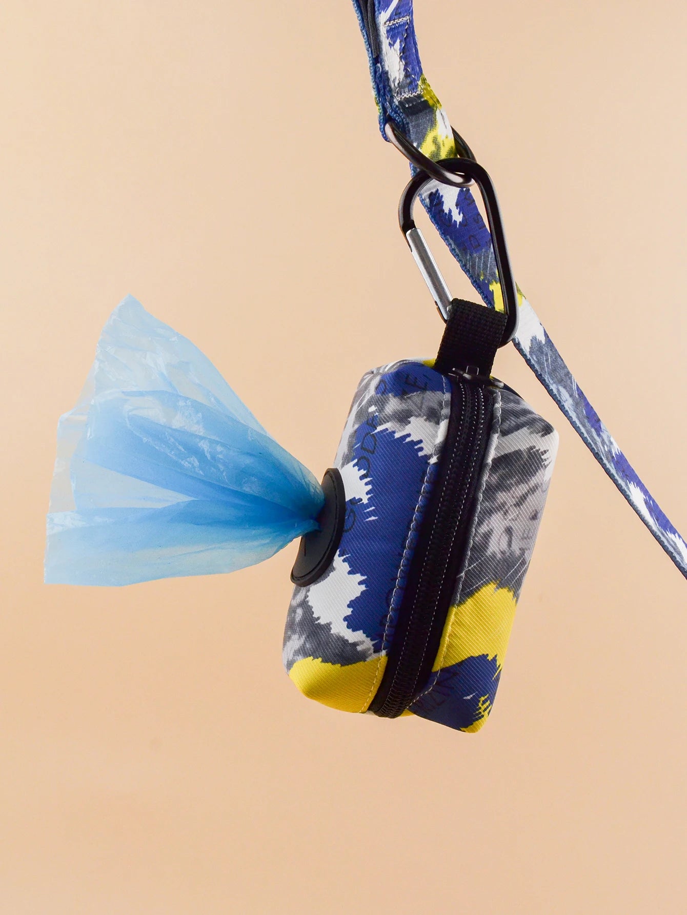 Soporte para bolsas de excrementos de mascotas con estampado de fantasía abstracta: dispensador elegante y práctico para paseos
