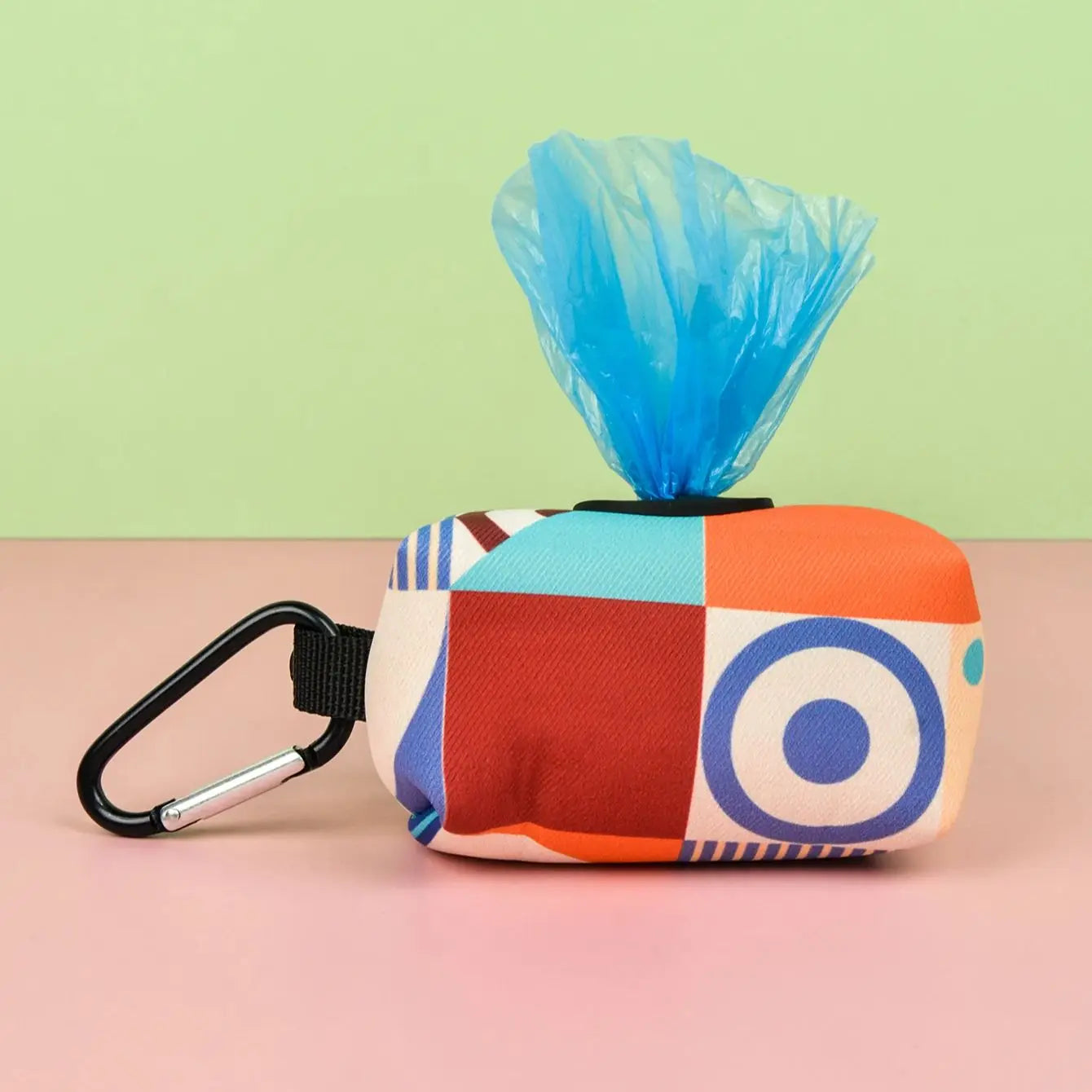 Soporte para bolsas de excrementos de mascotas con estampado de fantasía abstracta: dispensador elegante y práctico para paseos