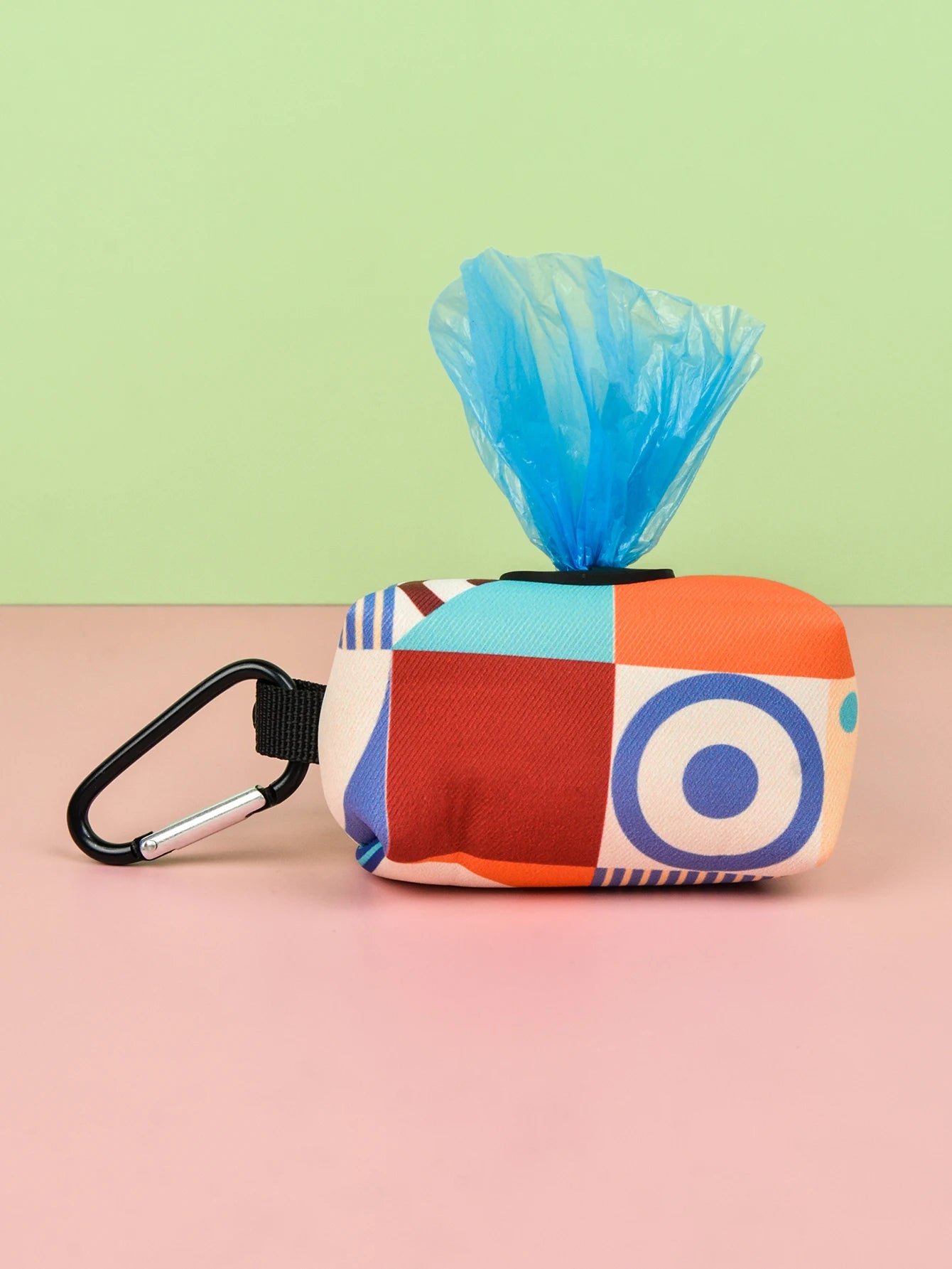 Soporte para bolsas de excrementos de mascotas con estampado de fantasía abstracta: dispensador elegante y práctico para paseos